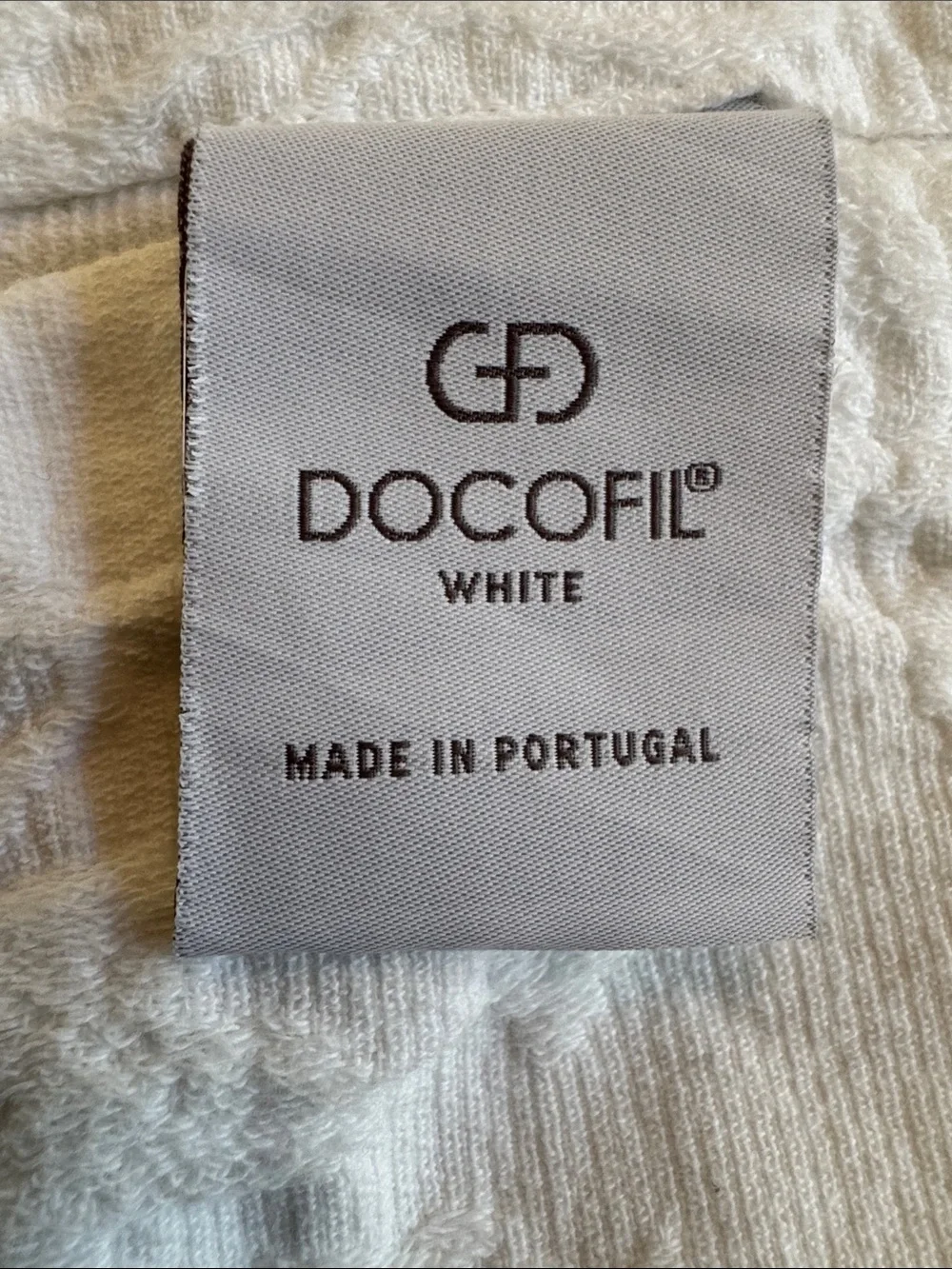 Docofil bright white king size Coverlet 100% cotton. W/ two pillow shams